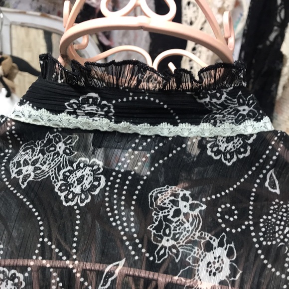 NWOT Venus see-through lacy top - Picture 5 of 9